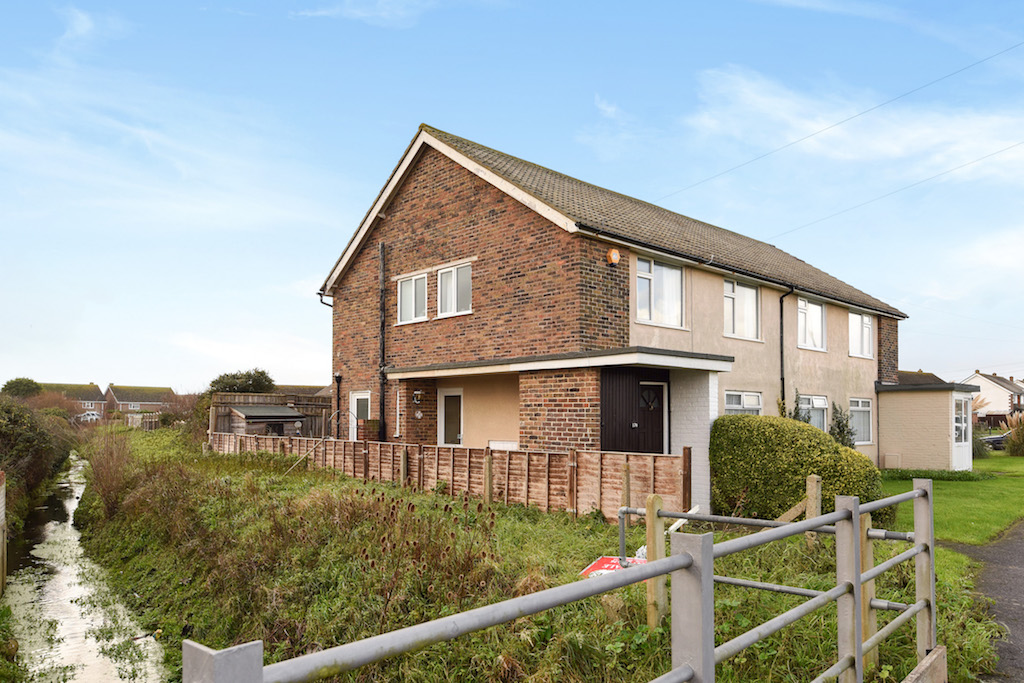 Property to Let, East Wittering 126 Stocks Lane Baileys Estate Agent